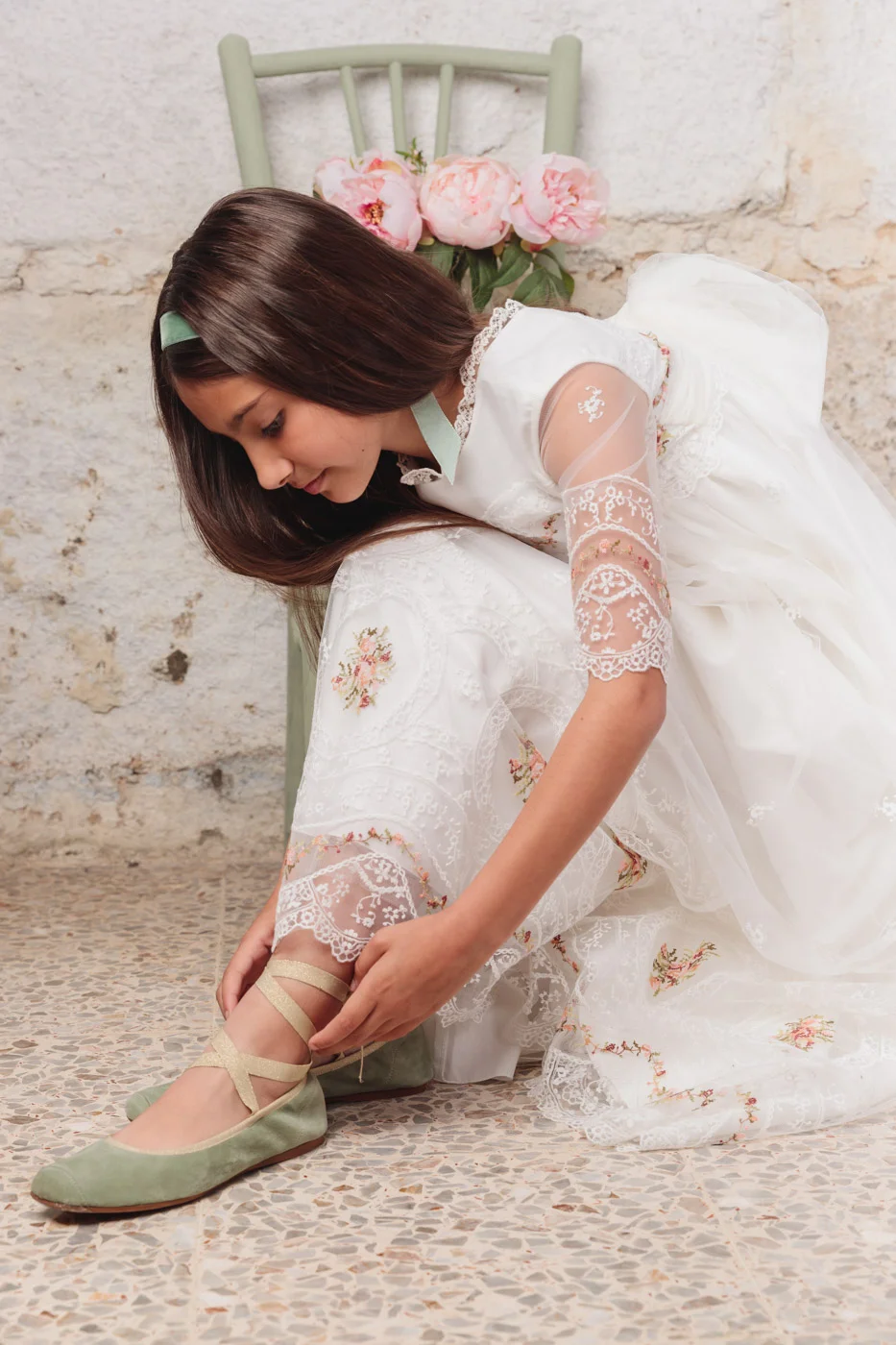 VESTIDO DE TUL BORDADO MARFIL Y PUNTO DE CRUZ