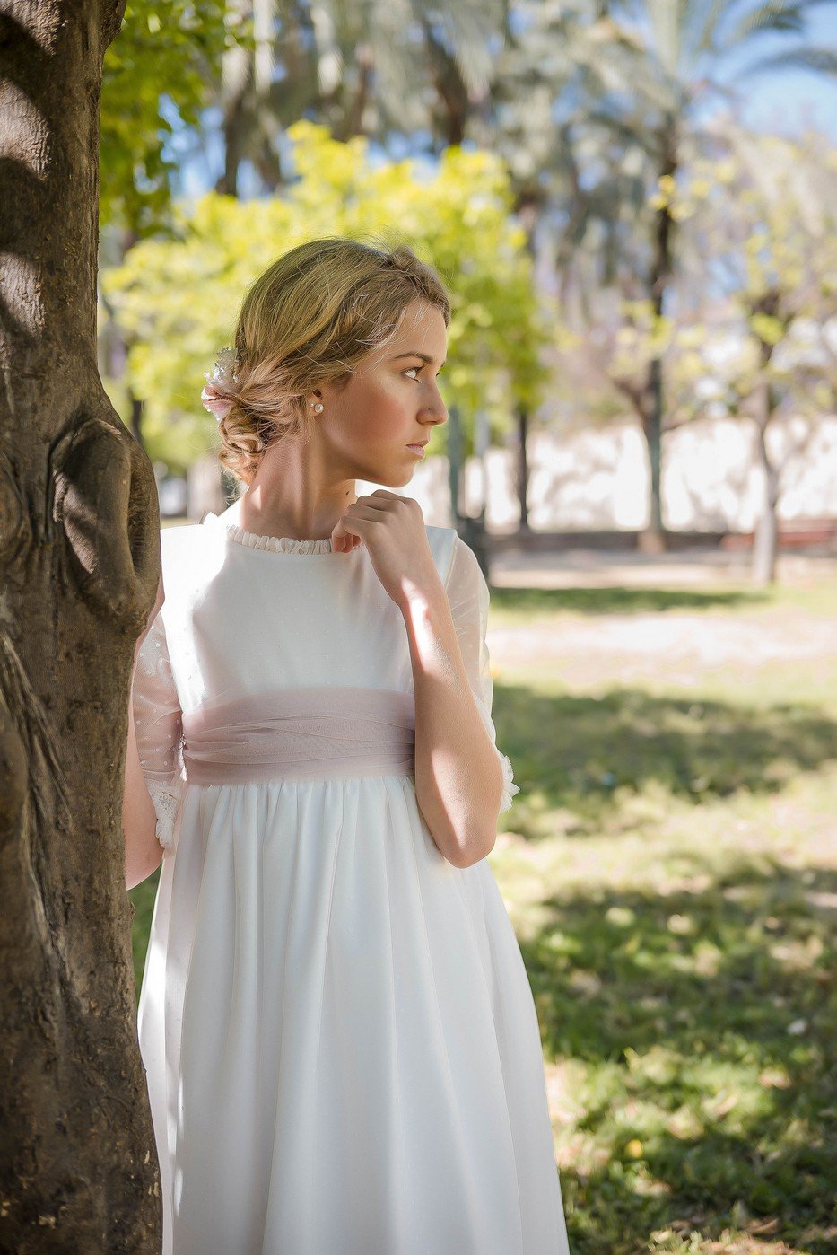 Vestido de comunión Melania 2025 Marta Molina, manga corta, encaje floral, lazo en cintura, estilo romántico