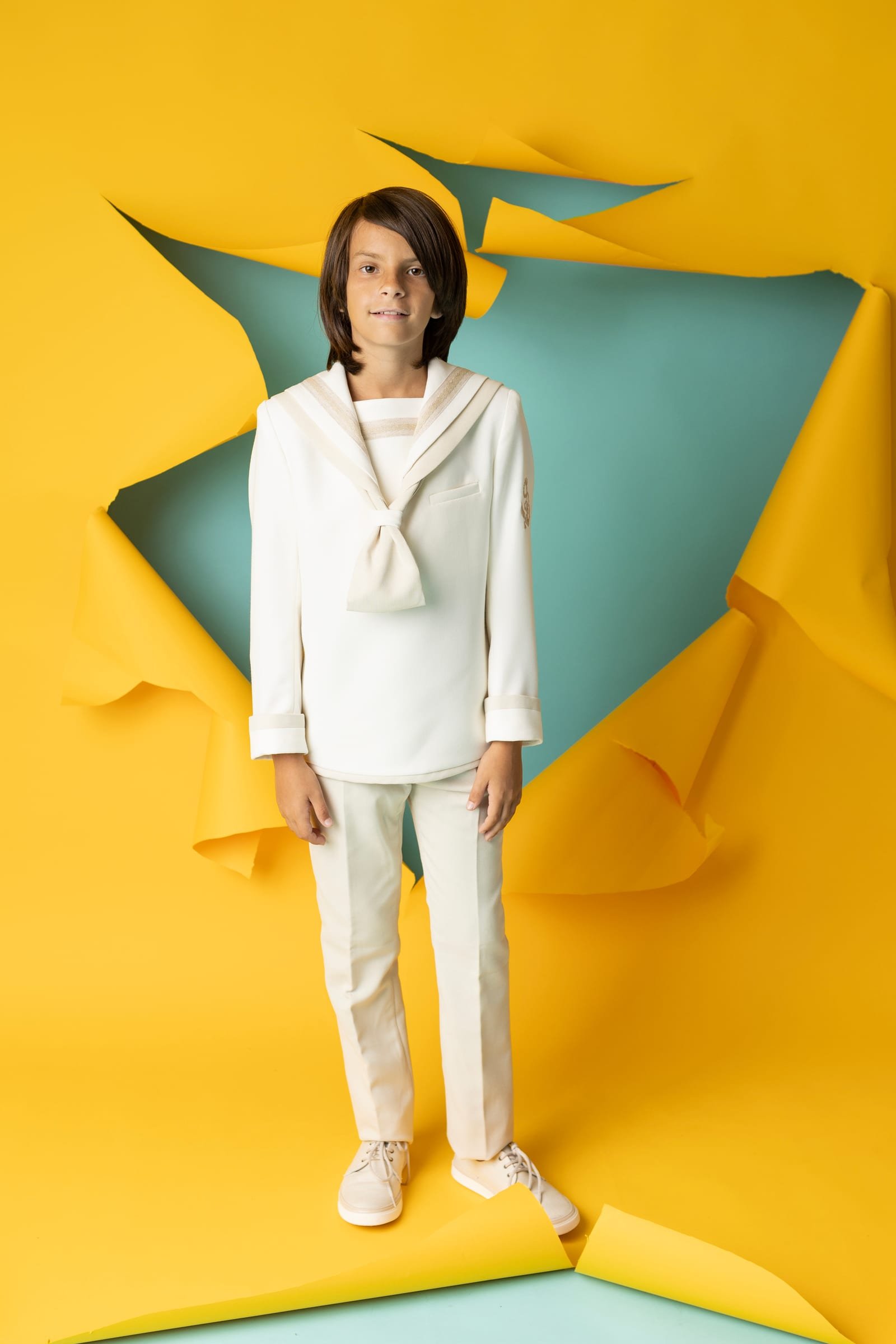 Traje de comunión niño 2027 Safari, marinero color crudo con lazo a juego