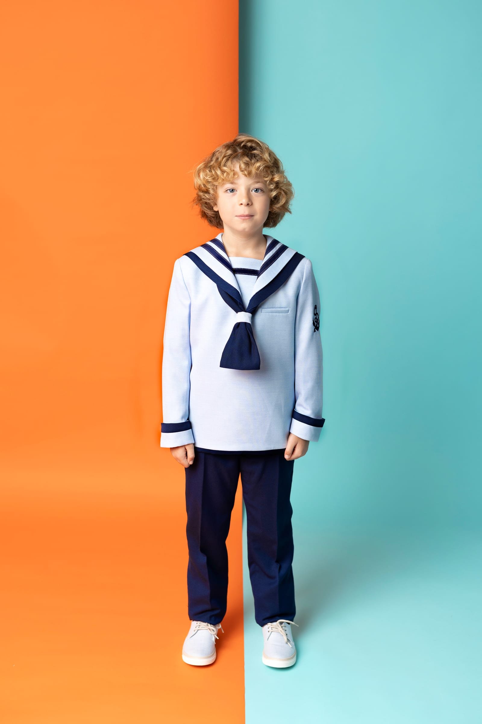 Traje de comunión niño 2027 Sky, cuello marinero azul celeste con pantalón marino